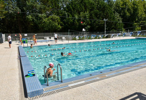 Ouverture de la piscine estivale Jean-Thébault à Magné - Piscine de Magne apres le deconfinement